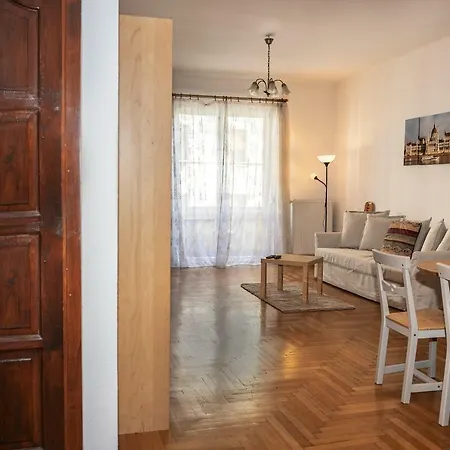 Riverside Park Apartment *