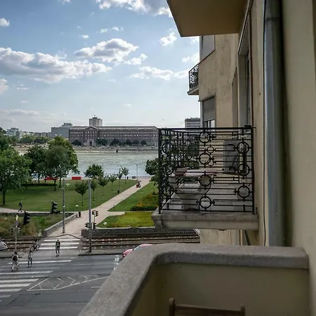 Riverside Park Апартаменты